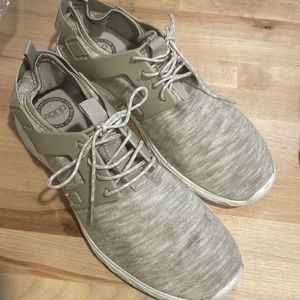 Hey Dude Men’s Size 11 Athletic Shoe